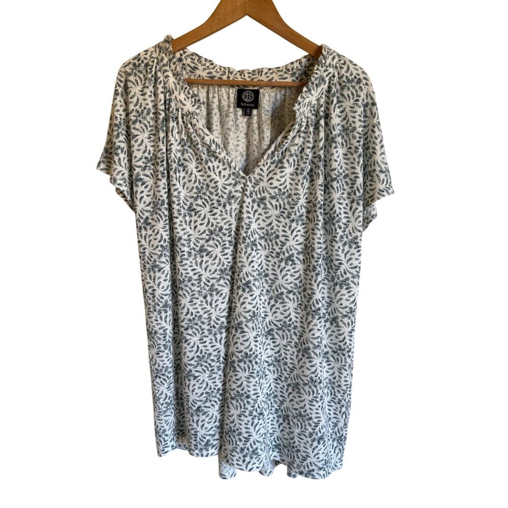Bobeau Size 3X White Green Ruffle V-Neck Top Knit Rayon Blend Short Sleeve